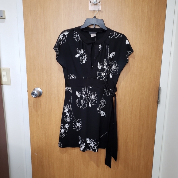 A-List By Wrapper, blk & wht floral fit & flare waist tie tunic blouse top, SZ L - Picture 5 of 16